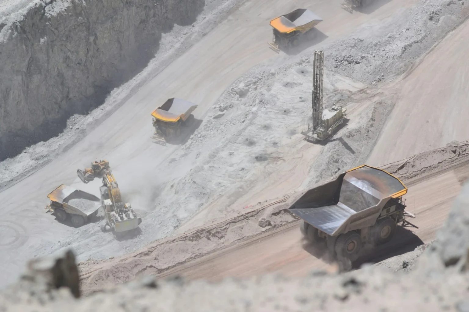 Trabajos en minería en Antofagasta pagan hasta $2.800.000: revisa cargos activos y cómo postular