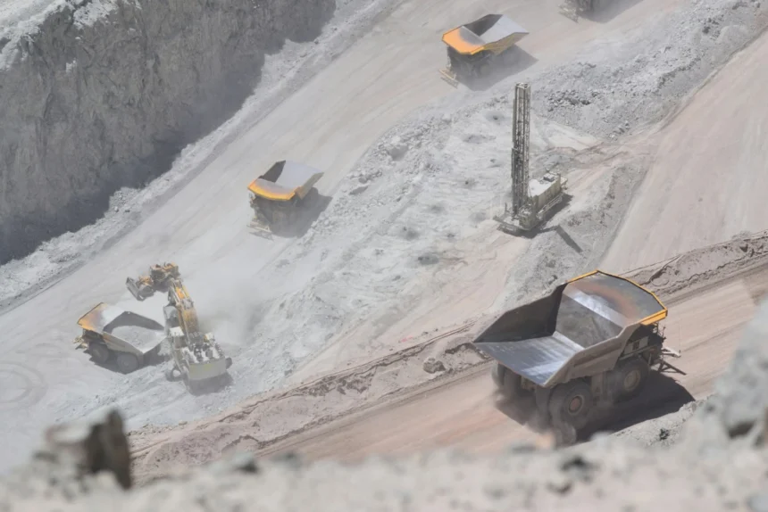 Trabajos en minería en Antofagasta pagan hasta $2.800.000: revisa cargos activos y cómo postular