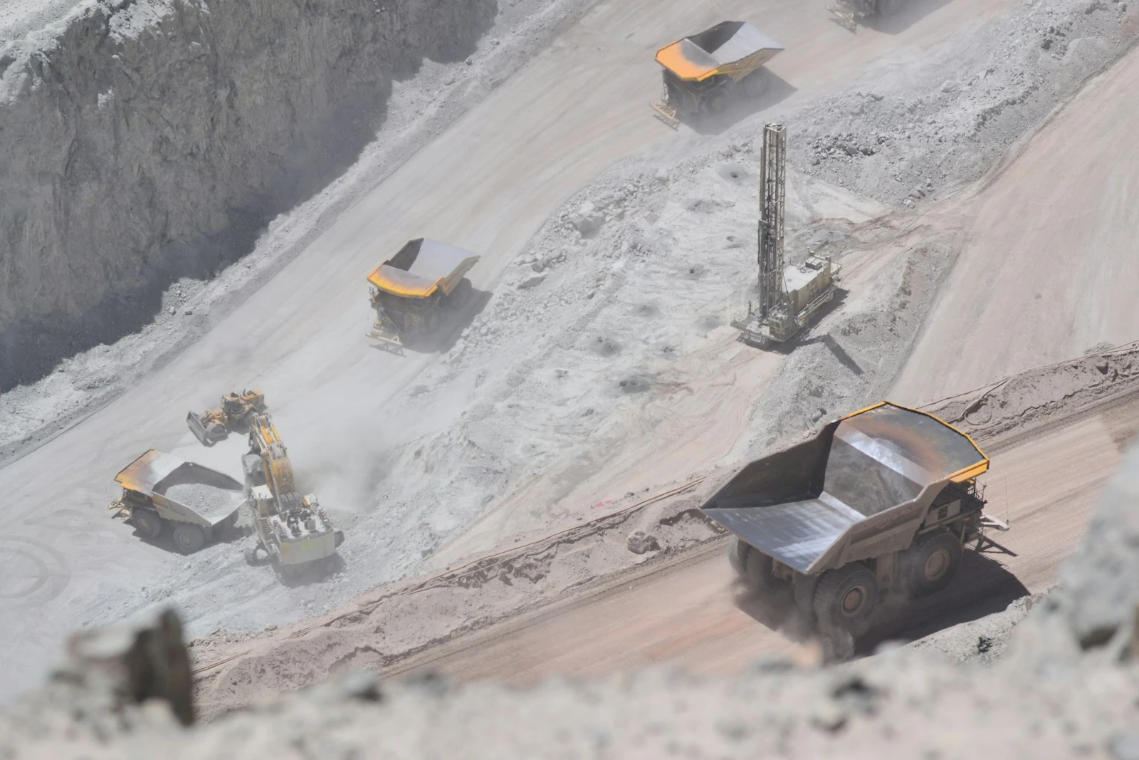 Trabajos en minería en Antofagasta pagan hasta $2.800.000: revisa cargos activos y cómo postular