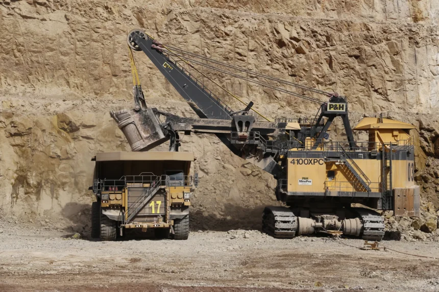 Trabajos en minería en Chile: sueldos de hasta $3 millones y estas vacantes siguen activas hoy