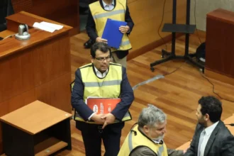 Trama bielorrusa: declaración fallida de Eduardo Lagos deriva en denuncia por vulneración de derechos y quiebre de su defensa