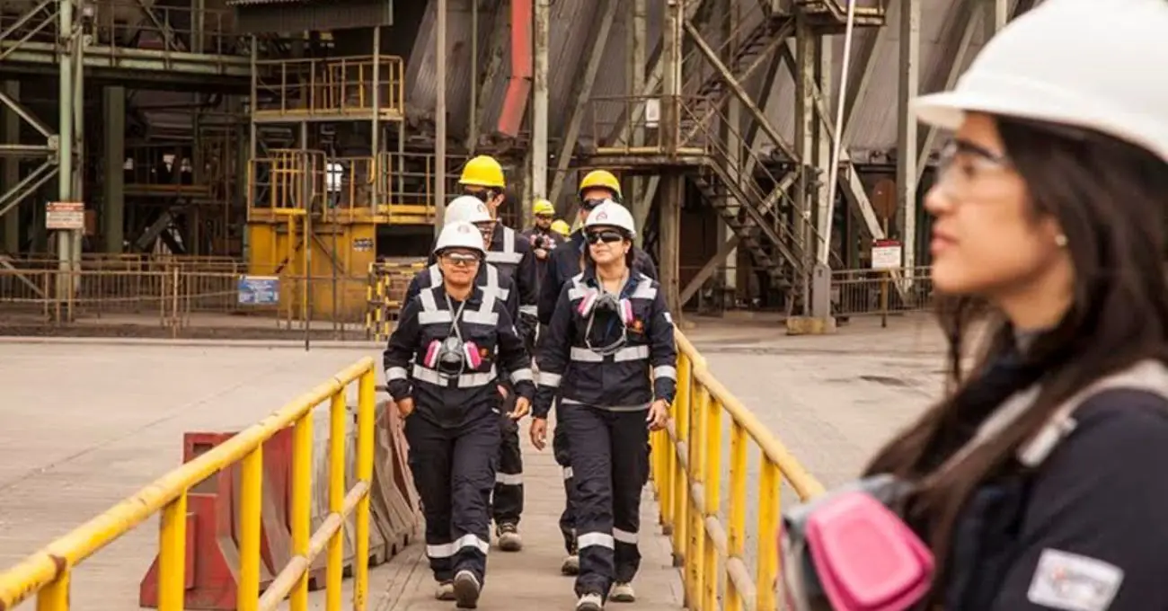 Transformación en la minería chilena: Más mujeres en roles clave