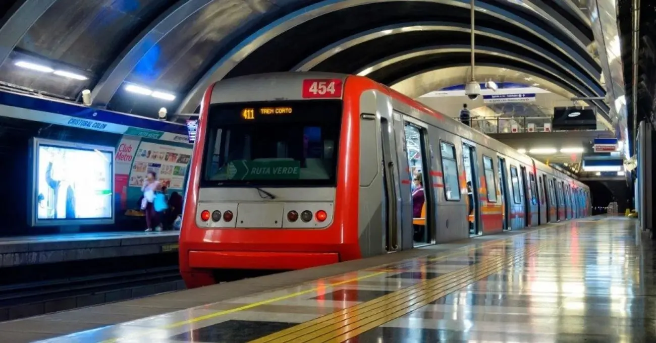 Transporte público gratis y horarios extendidos este domingo de elecciones en Chile