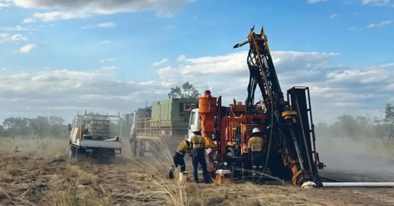 Trek Metals activó una campaña IP en Christmas Creek tras resultados petrofísicos en Kuro