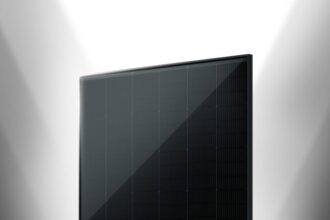 Trinasolar desarrolla el primer módulo tándem de más de 800W del mundo, marcando el inicio de una nueva era