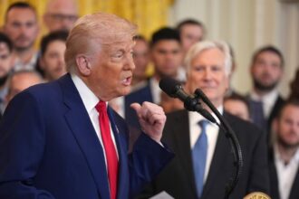 Trump advierte a China sobre impacto de represalias arancelarias y mantiene confianza en un acuerdo