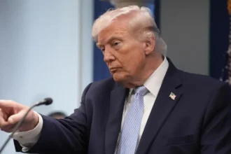 Trump advierte sobre posible ofensiva militar si fracasa acuerdo con Irán