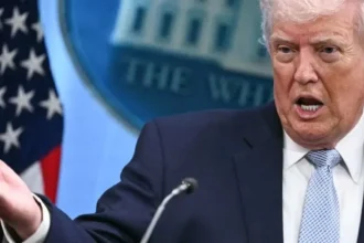 Trump anuncia aranceles del 50 % a países que vendan armas a Irán