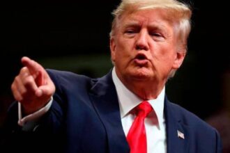 Trump Anuncia Nuevas Tarifas a Canadá, México y China: Impacto Económico Global