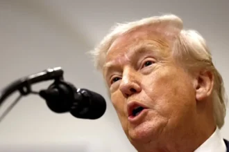 Trump considera una “acción militar limitada” contra Irán: 10 días y 2 portaaviones tensionan la negociación nuclear