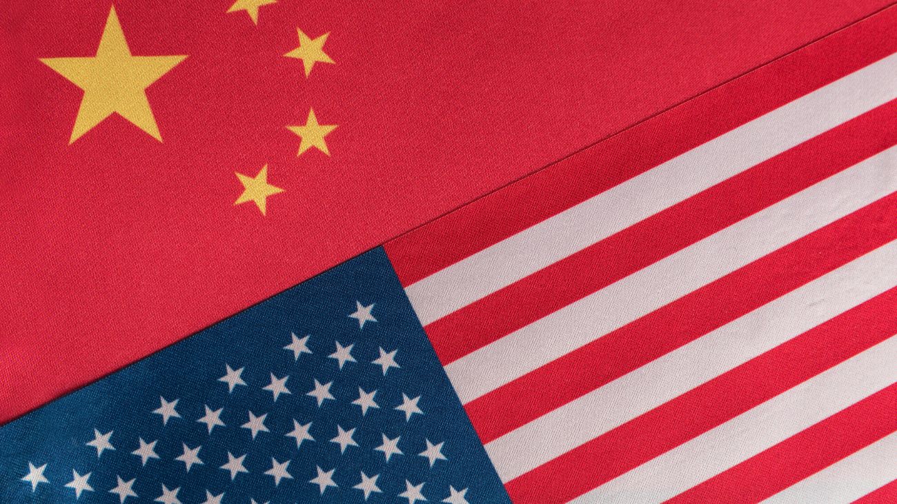 Trump Escala Tensión Comercial: Amenaza con Impuesto del 50% a Productos Chinos en Respuesta a Aranceles