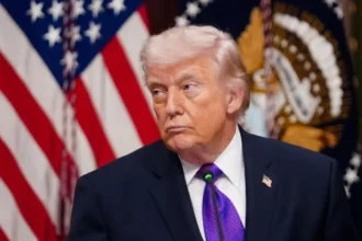 Trump suspende sanciones petroleras para estabilizar precios globales y garantizar suministro