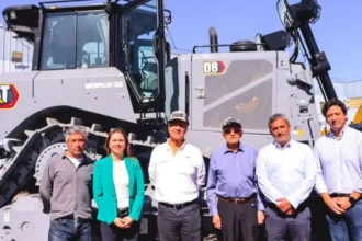 Un equipo a la altura de la minería chilena: EMIN recibe el nuevo D8 Centennial de Finning