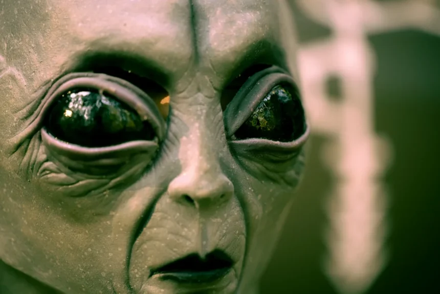 Trump ordena desclasificación de documentos sobre OVNIs y vida extraterrestre