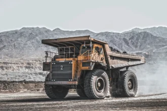 Crece la demanda de choferes en la minería chilena: oportunidades laborales y requisitos