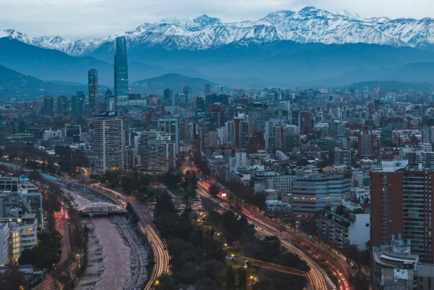 Aumentan ofertas laborales en minería en Santiago con sueldos de hasta $3.000.000