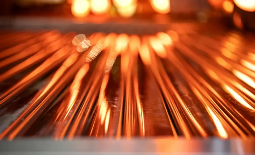 Precio del cobre alcanza US$ 6,20 por libra en la LME, acercándose a máximos históricos
