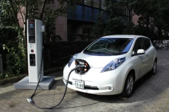 Vehículos eléctricos en Europa: ahorro clave frente a la crisis del petróleo