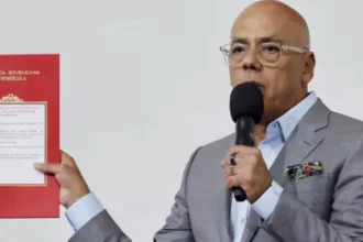 Venezuela abre su industria petrolera al capital privado tras reforma legal aprobada por el Parlamento