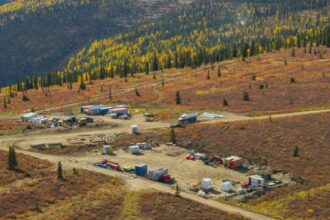 Venta de acciones de Kinross en proyecto White Gold en Yukon