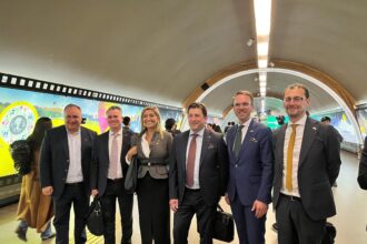 Volvo Chile celebra la innovación sueca en el Metro de Santiago con la reinauguración del Túnel Vía Suecia