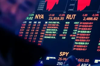 Wall Street cae otra vez: S&P 500 y Nasdaq cierran en mínimos de casi ocho meses mientras Trump endurece su presión sobre Irán