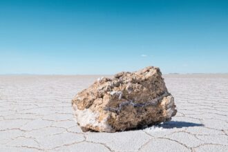Yacimientos de litio revolucionan la geología mundial según estudios en Australia