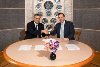 YPF y Shell firman acuerdo para el proyecto Argentina LNG, apuntando a la exportación global de gas desde Vaca Muerta